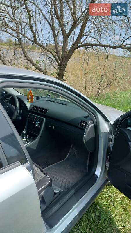 Седан Audi A4 2002 в Новом Буге