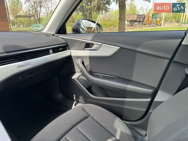Универсал Audi A4 2018 в Киеве