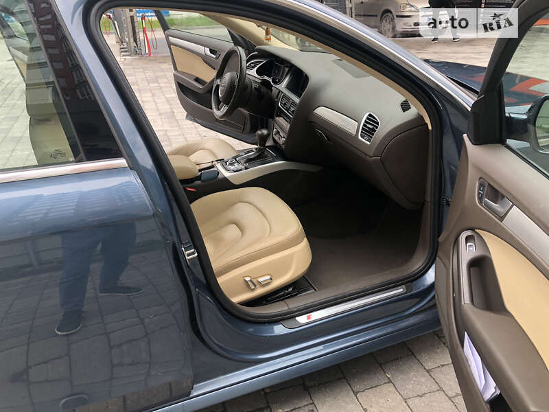 Седан Audi A4 2014 в Львові
