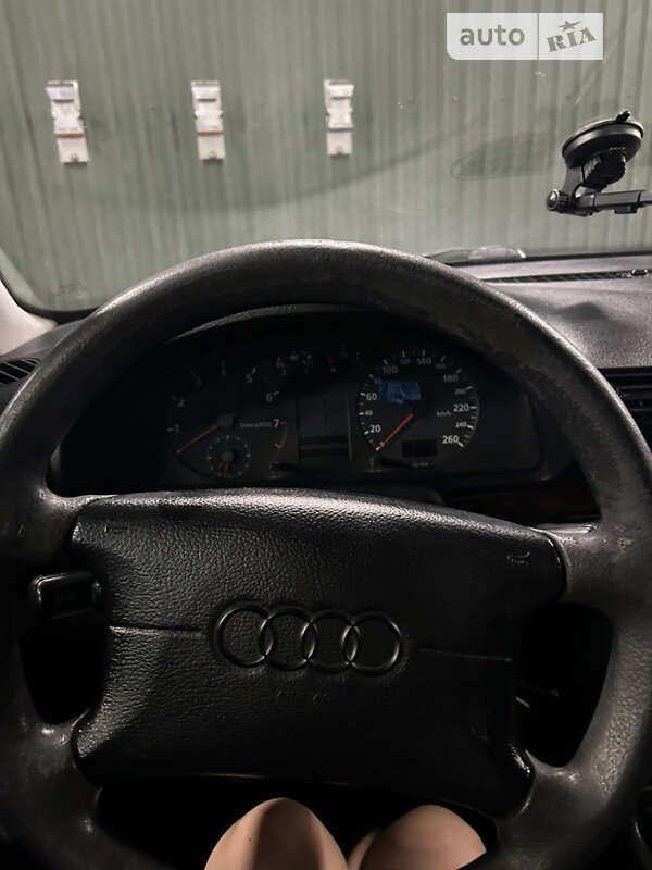 Седан Audi A4 1997 в Володимирі