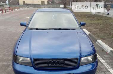Седан Audi A4 1995 в Иванкове