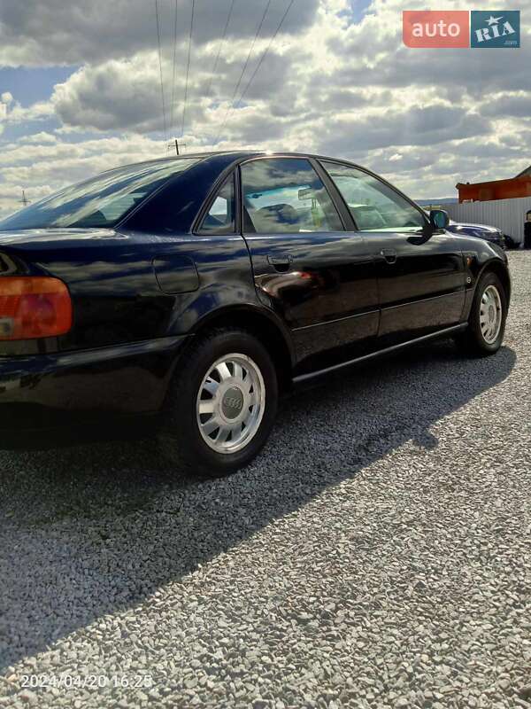 Седан Audi A4 1996 в Дрогобыче