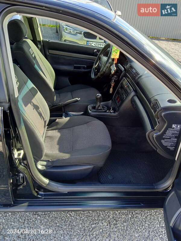 Седан Audi A4 1996 в Дрогобыче