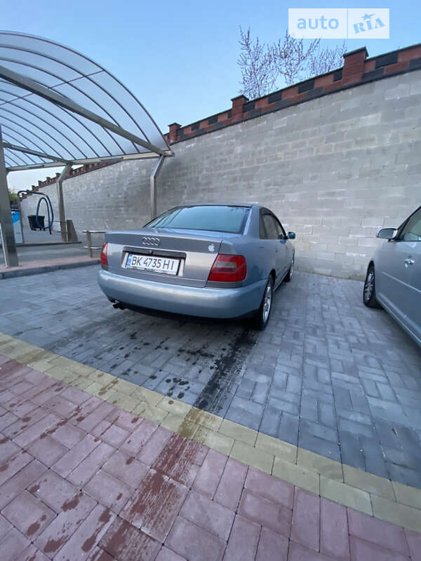 Седан Audi A4 1996 в Ровно
