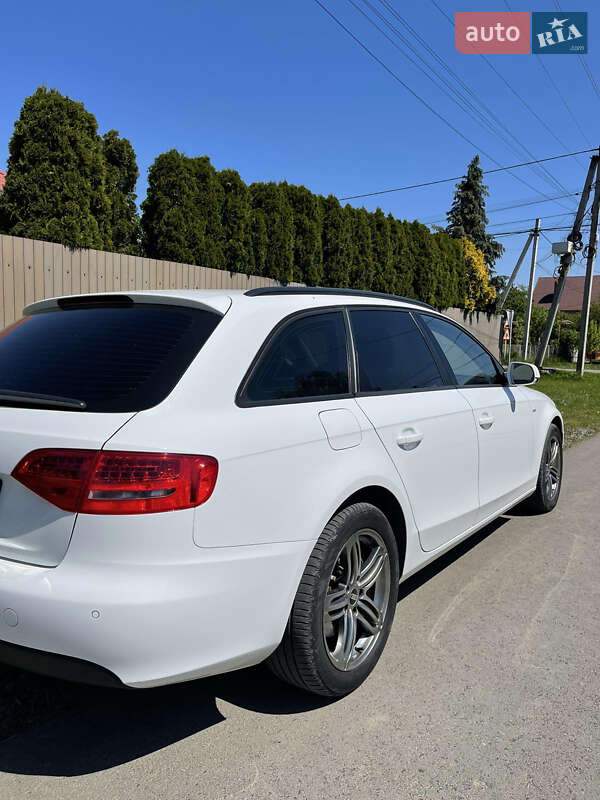 Універсал Audi A4 2011 в Ужгороді