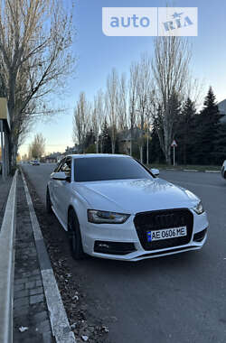 Седан Audi A4 2013 в Покровске