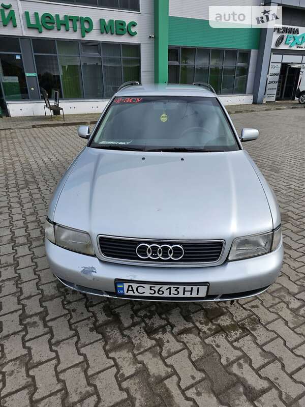 Универсал Audi A4 1996 в Нововолынске