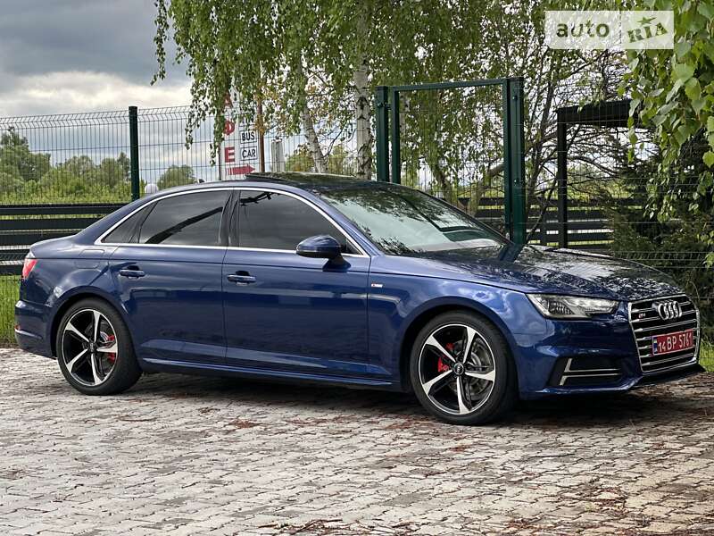 Седан Audi A4 2016 в Стрию