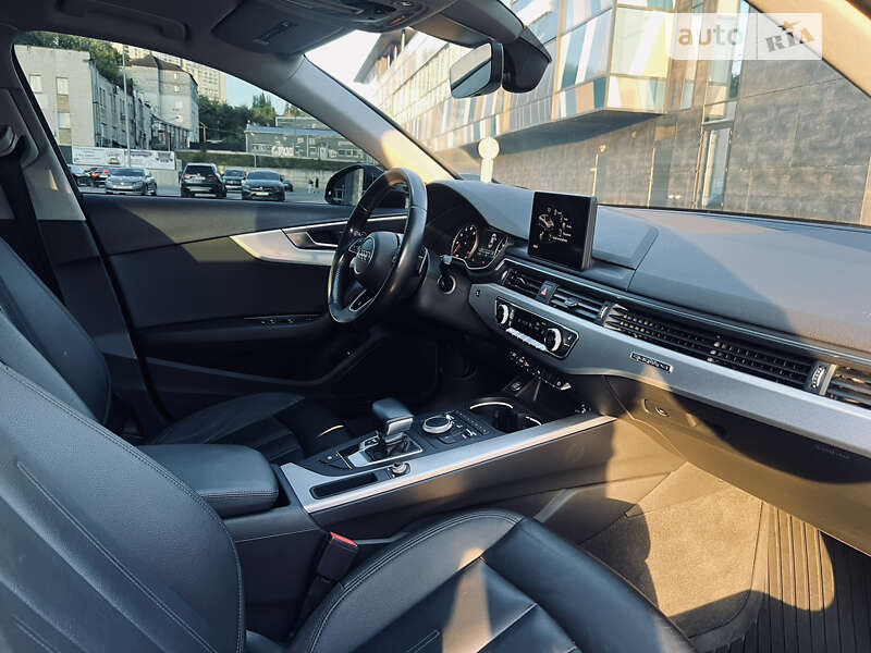 Седан Audi A4 2016 в Киеве