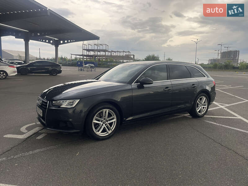 Универсал Audi A4 2018 в Киеве