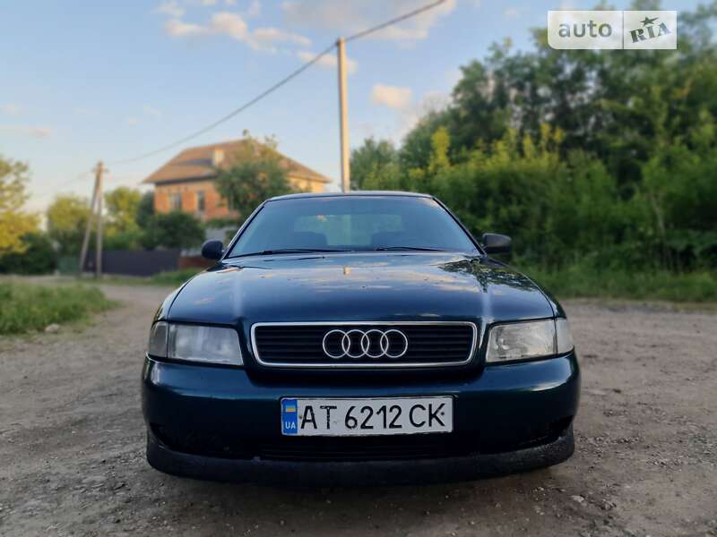 Седан Audi A4 1995 в Ивано-Франковске