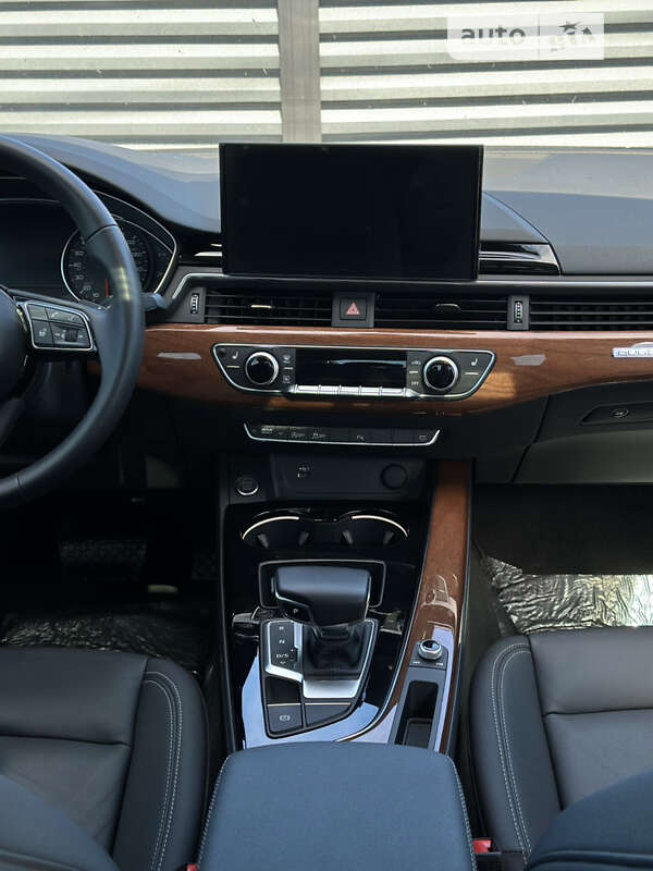 Седан Audi A4 2021 в Луцьку