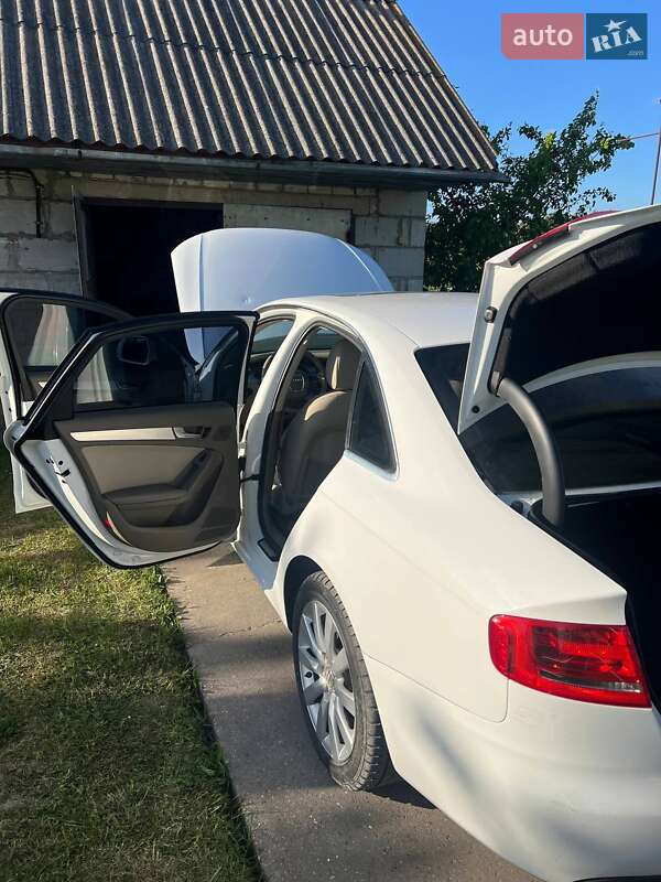 Седан Audi A4 2008 в Ратным
