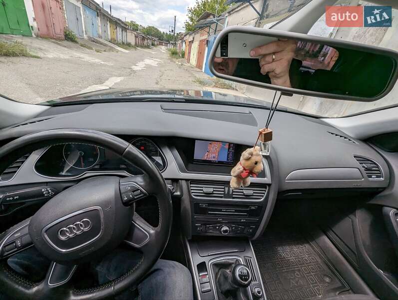 Универсал Audi A4 2012 в 