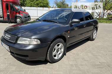 Седан Audi A4 1997 в Чернигове