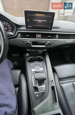 Седан Audi A4 2018 в 