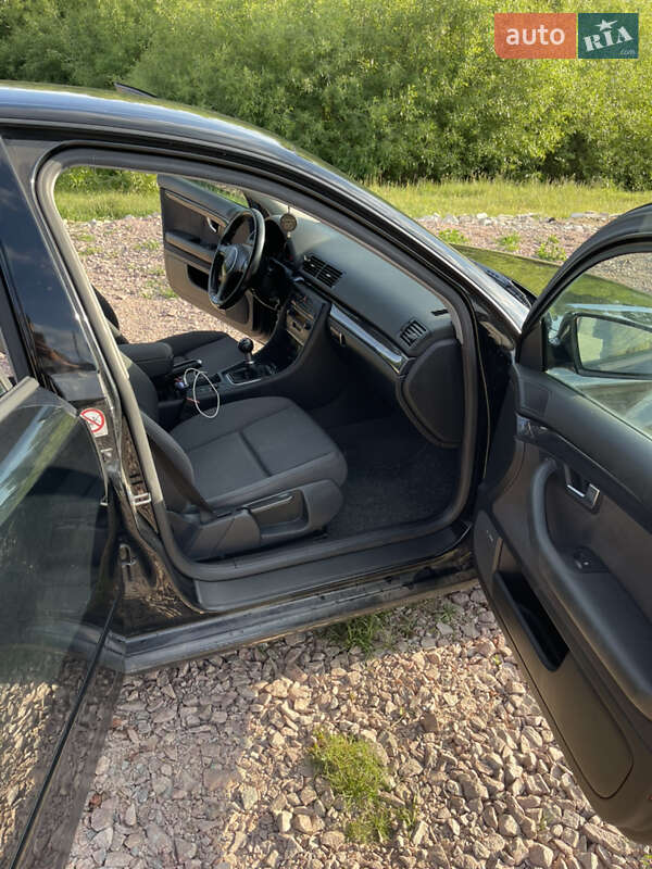 Седан Audi A4 2001 в Березному