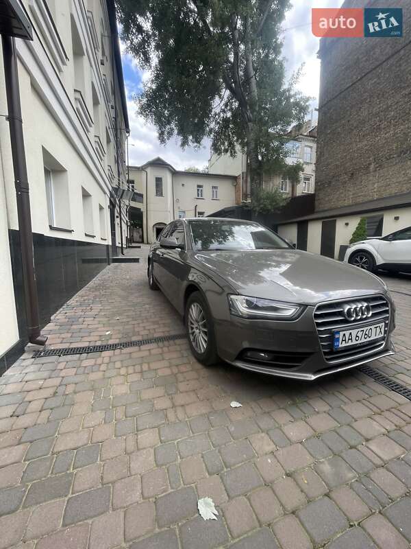 Седан Audi A4 2014 в Киеве