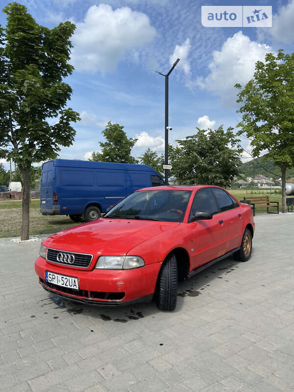 Седан Audi A4 1996 в Тячеве