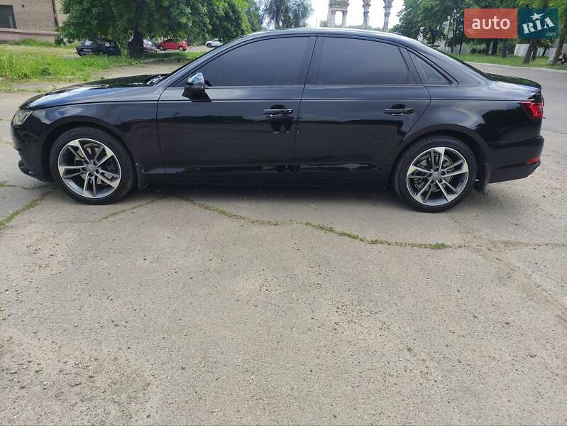 Седан Audi A4 2019 в Каменском