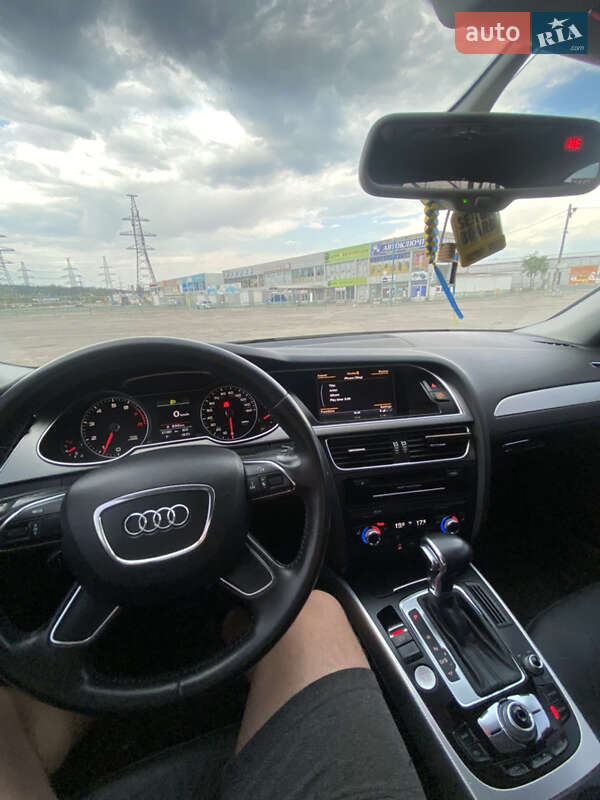 Седан Audi A4 2012 в Харькове