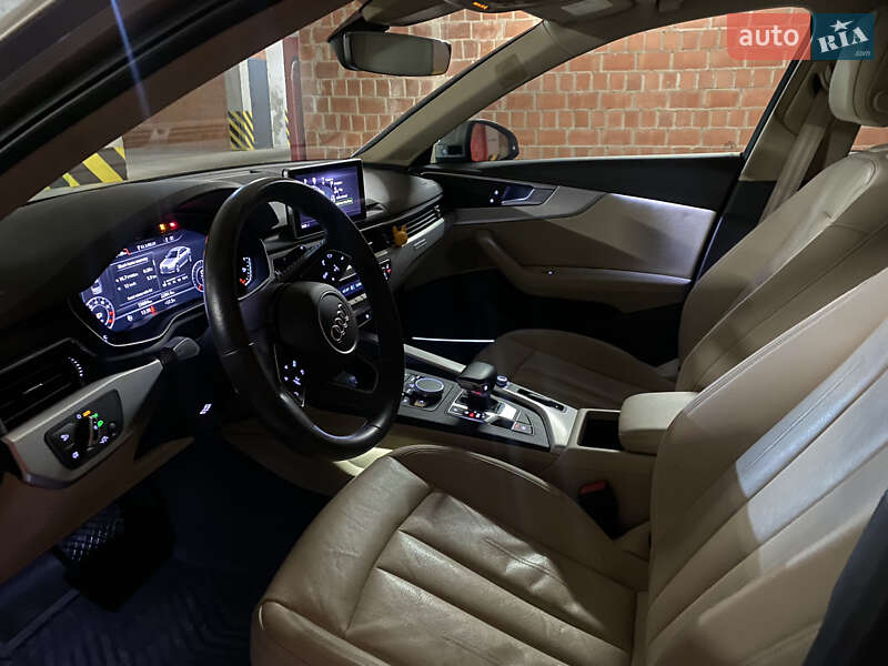 Седан Audi A4 2016 в Львове