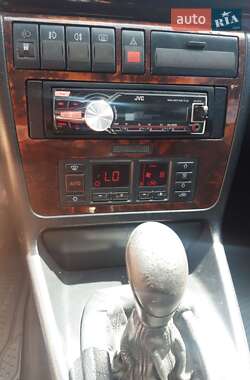 Седан Audi A4 1995 в 