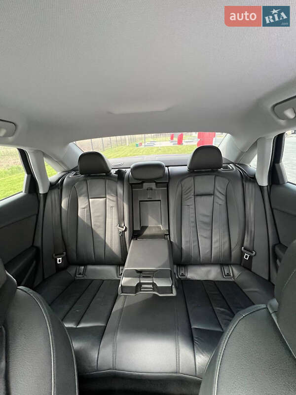Седан Audi A4 2020 в 