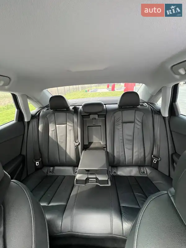 Седан Audi A4 2020 в 
