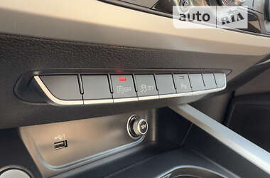 Седан Audi A4 2020 в Сваляві