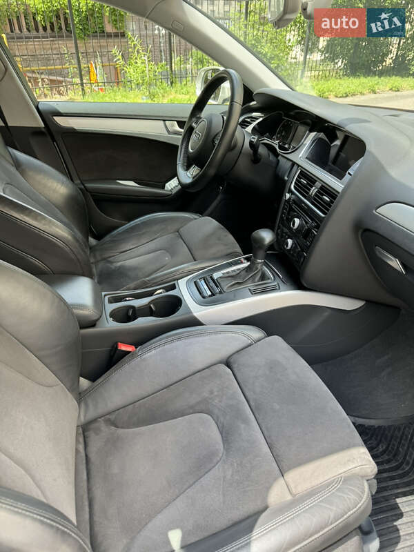 Седан Audi A4 2012 в Києві