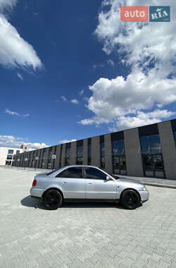 Седан Audi A4 1999 в Калуші