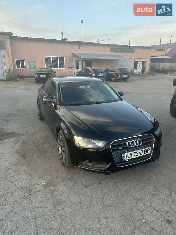 Седан Audi A4 2014 в Киеве