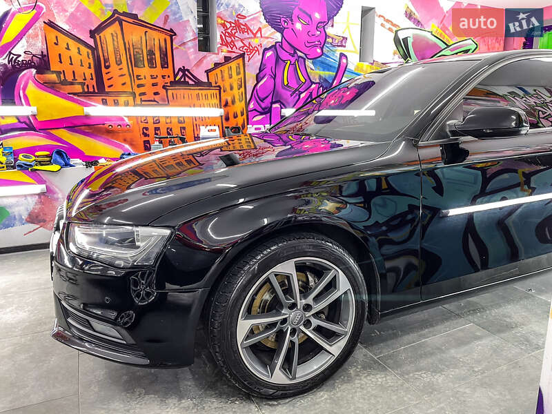 Седан Audi A4 2014 в Киеве