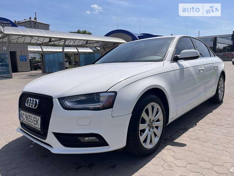 Седан Audi A4 2012 в Луцке