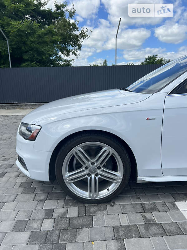 Седан Audi A4 2012 в Ровно