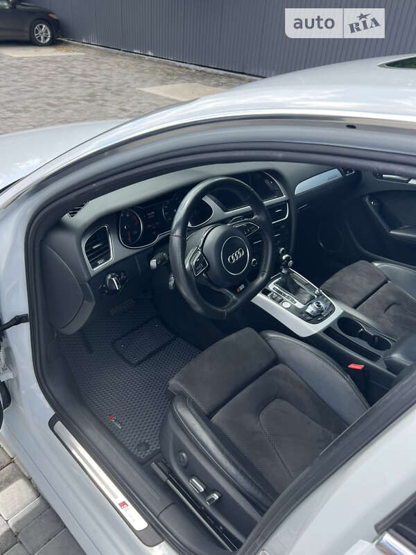 Седан Audi A4 2012 в Ровно