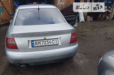 Седан Audi A4 1996 в Лугинах