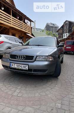 Седан Audi A4 1998 в Полянице