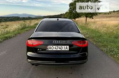 Седан Audi A4 2013 в Мукачевому