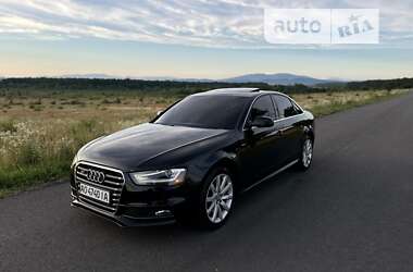 Седан Audi A4 2013 в Мукачевому