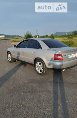 Седан Audi A4 2000 в Виноградові