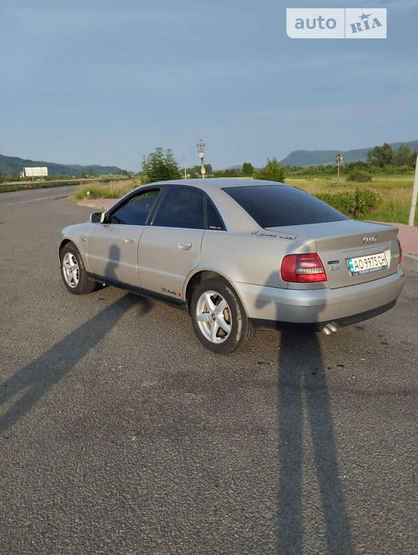 Седан Audi A4 2000 в Виноградові