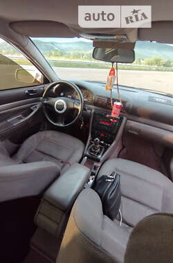 Седан Audi A4 2000 в Виноградові