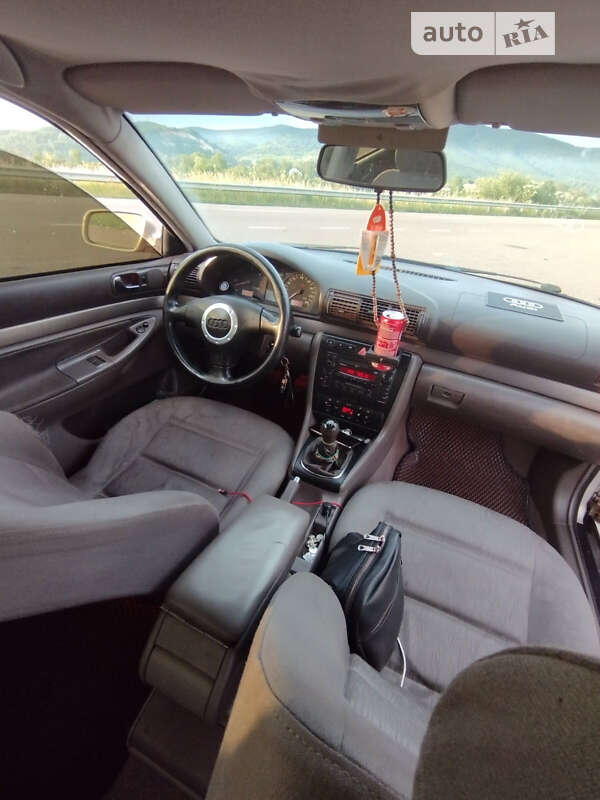 Седан Audi A4 2000 в Виноградові