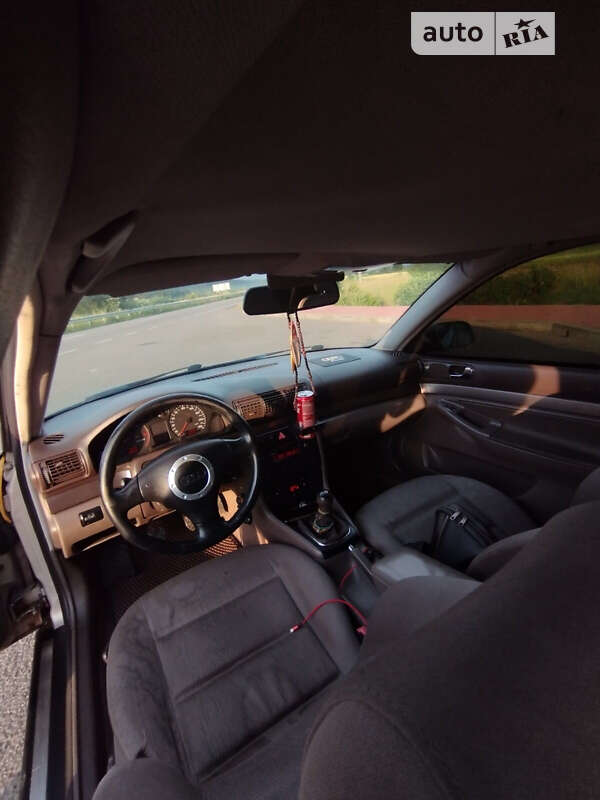 Седан Audi A4 2000 в Виноградові