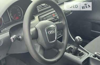 Седан Audi A4 2006 в Ровно