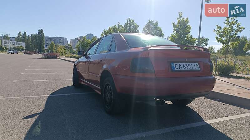 Седан Audi A4 1995 в Черкасах
