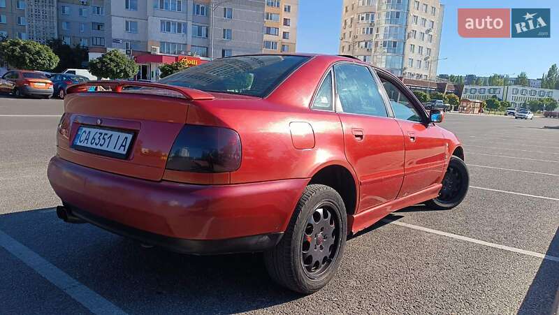 Седан Audi A4 1995 в Черкасах