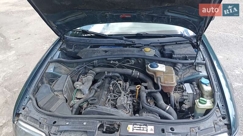 Седан Audi A4 1996 в Одессе